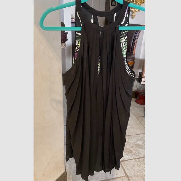 Kenneth Cole Halter Style Floral Sleeveless Top Flowy Size M High Low Keyhole - Picture 3 of 7